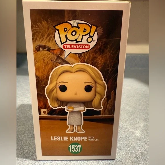 Funko Pop! Television Parks and Recreation Figure Leslie Knope With Waffles - Picture 2 of 4
